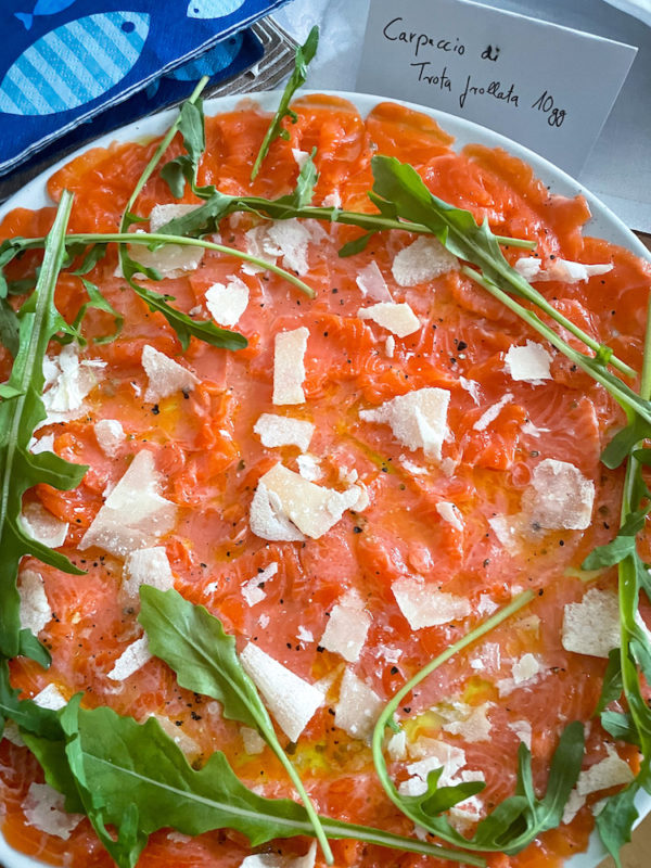 Carpaccio von der dry-aged Lachsforellen