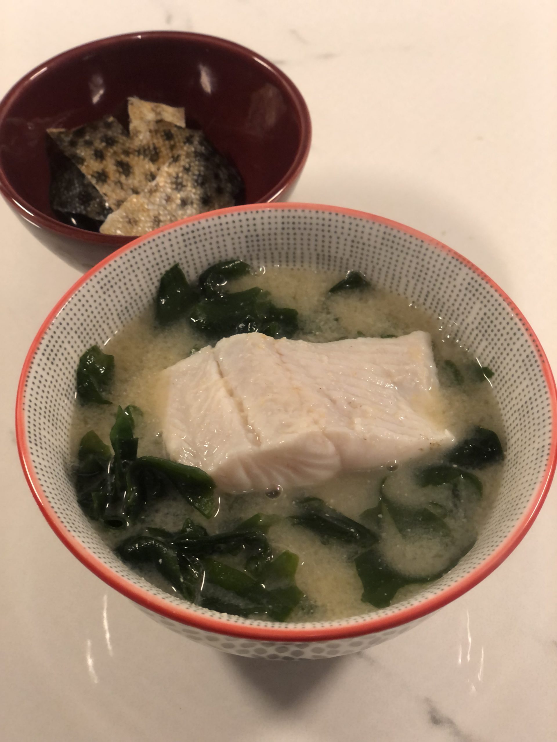 Forelle gegart in Misosuppe auf Wakame - La Goonery
